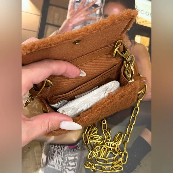 Universal Thread Teddy Crossbody Bag – Brown with Chain Strap - Picture 6 of 9